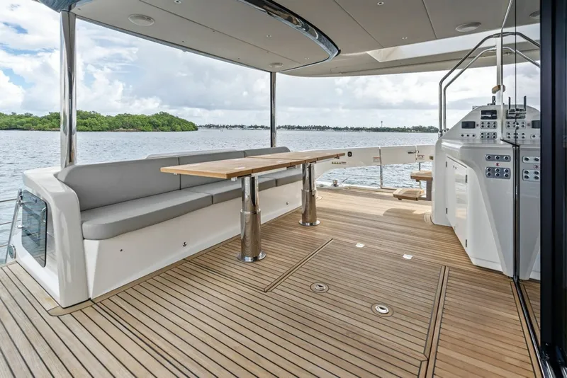 Slide: The Image of Absolute Navetta 64 2023 - 8232252