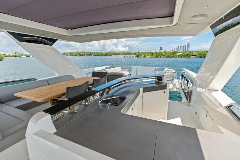 Slide: The Image of Absolute Navetta 64 2023 - 8232240