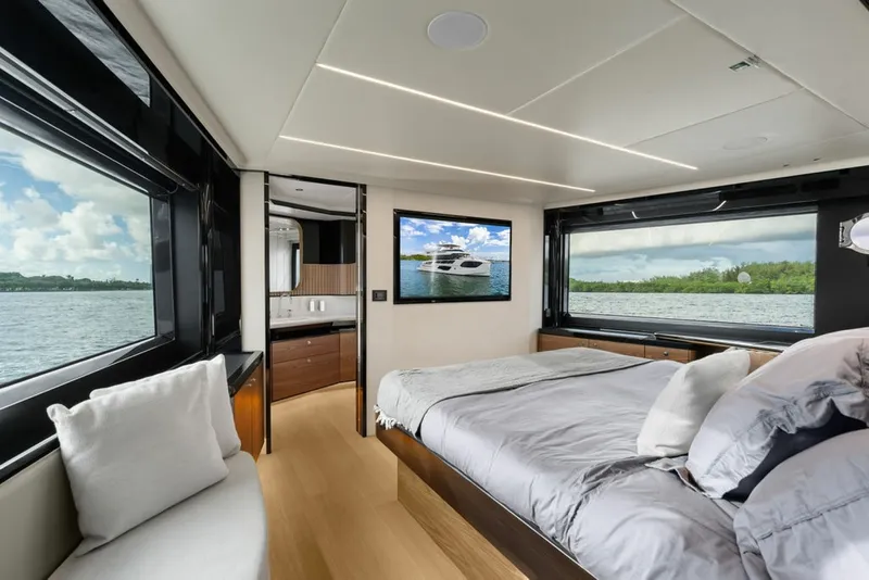 Slide: The Image of Absolute Navetta 64 2023 - 8232286