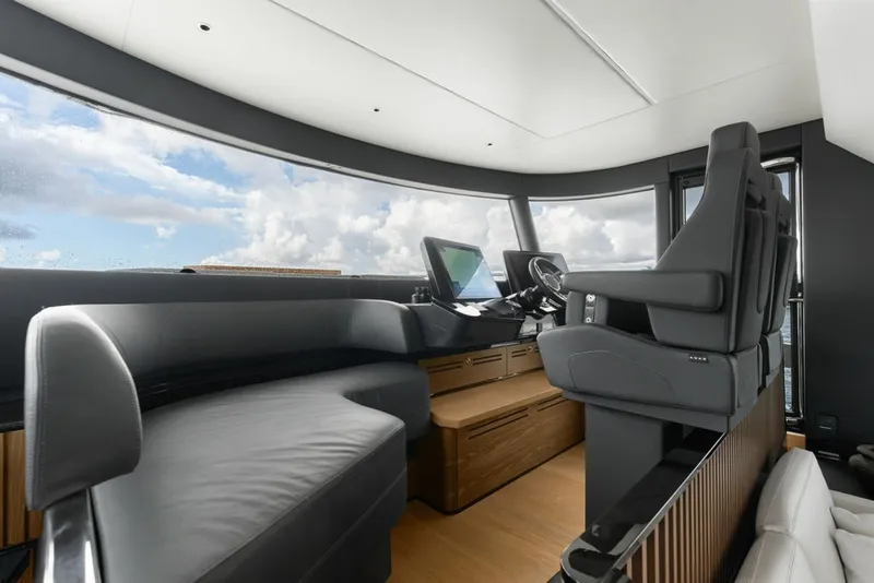 Slide: The Image of Absolute Navetta 64 2023 - 8232278