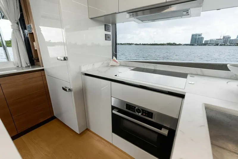 Slide: The Image of Absolute Navetta 64 2023 - 8232268