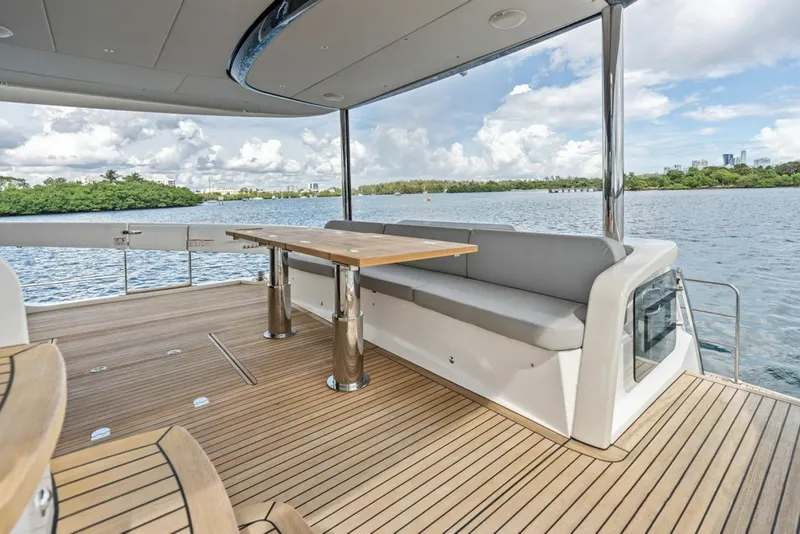 Slide: The Image of Absolute Navetta 64 2023 - 8232253
