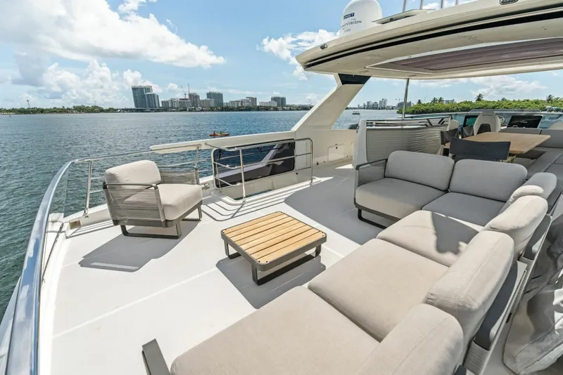 Slide: The Image of Absolute Navetta 64 2023 - 8232228