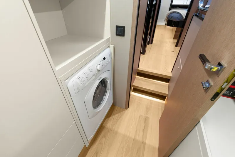 Slide: The Image of Absolute Navetta 64 2023 - 8232307