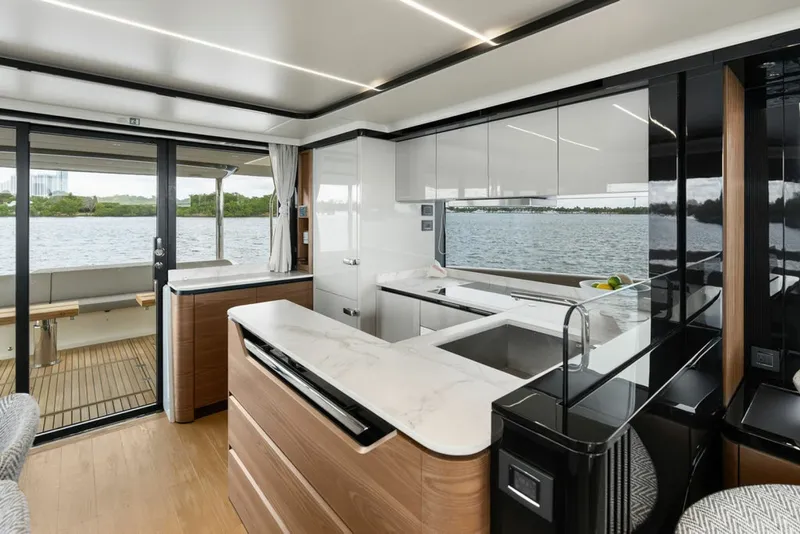Slide: The Image of Absolute Navetta 64 2023 - 8232274