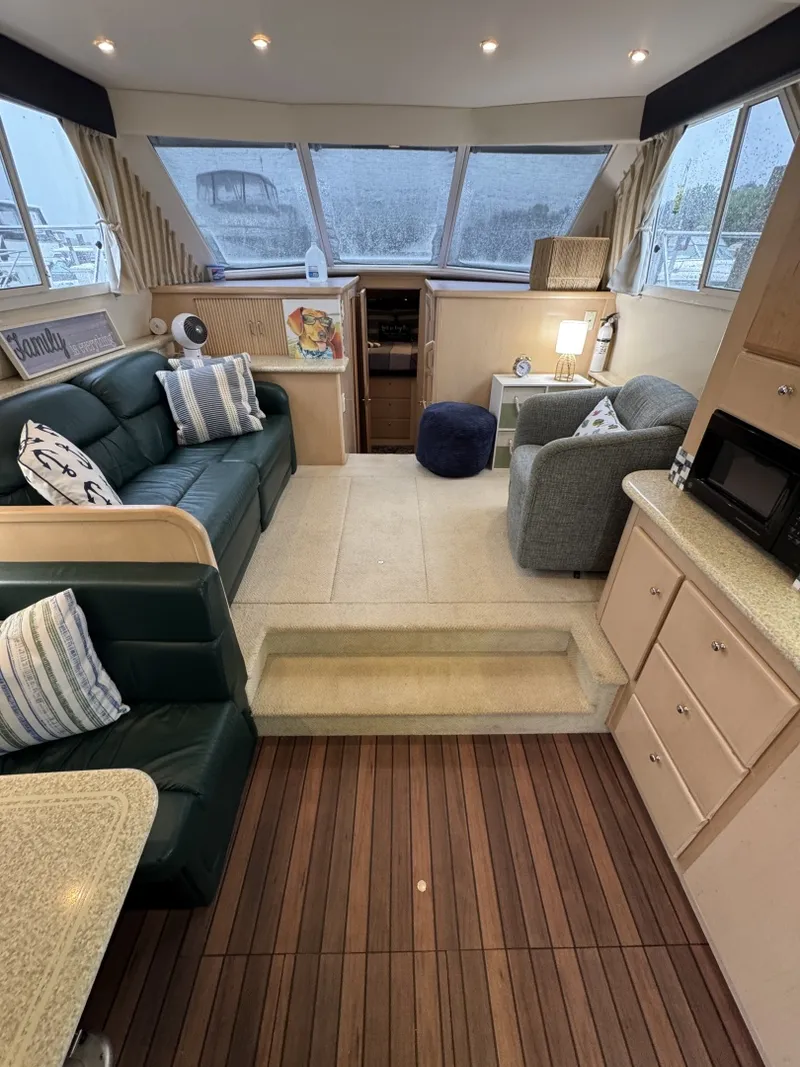 Slide: The Image of Carver Yachts 370 Voyager 1999 - 8232117