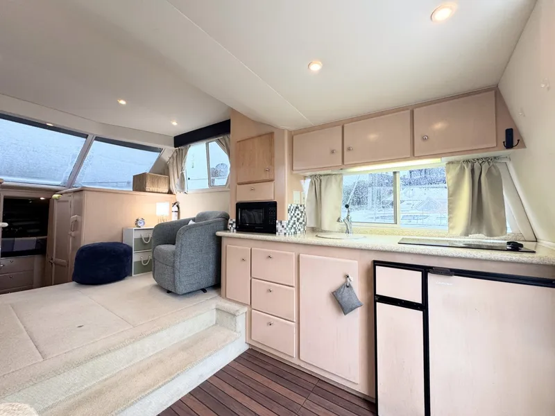 Slide: The Image of Carver Yachts 370 Voyager 1999 - 8232114