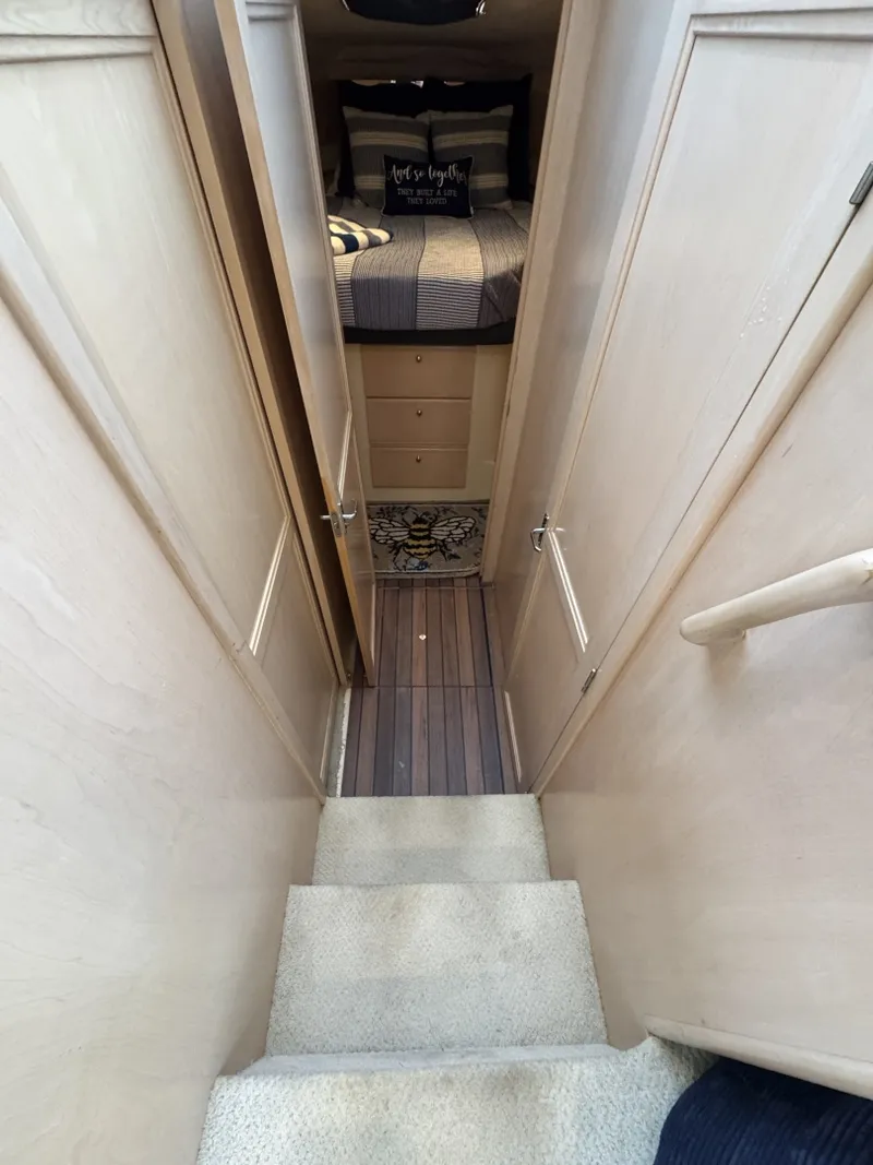 Slide: The Image of Carver Yachts 370 Voyager 1999 - 8232121