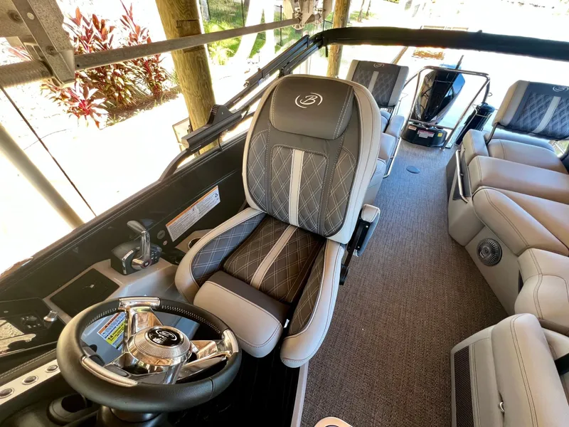 Slide: The Image of Barletta Lusso 23M 2025 - 8313440