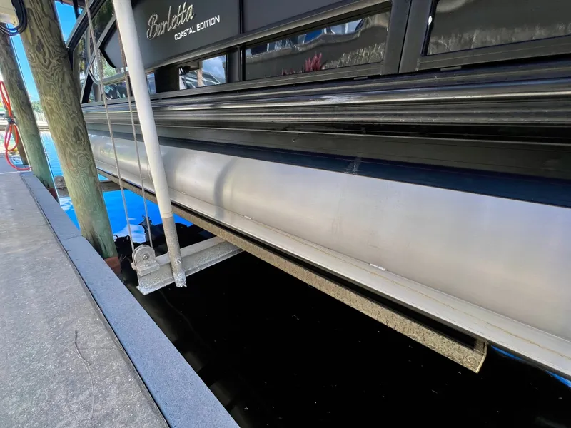 Slide: The Image of Barletta Lusso 23M 2025 - 8313468