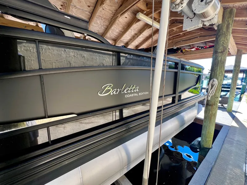 Slide: The Image of Barletta Lusso 23M 2025 - 8313419