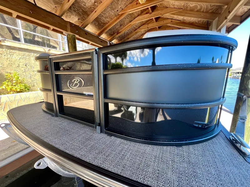 Slide: The Image of Barletta Lusso 23M 2025 - 8313421
