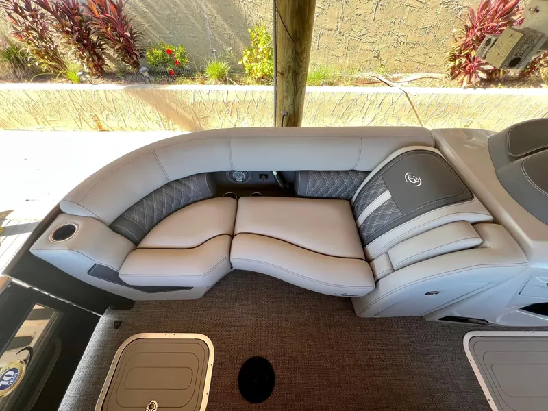 Slide: The Image of Barletta Lusso 23M 2025 - 8313432