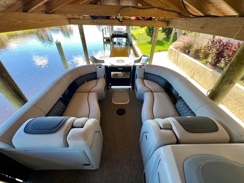 Slide: The Image of Barletta Lusso 23M 2025 - 8313427