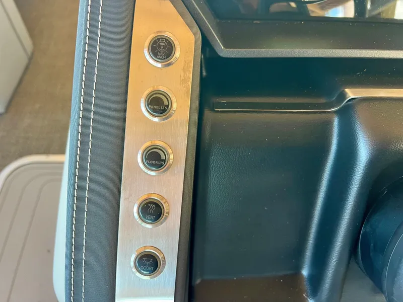 Slide: The Image of Barletta Lusso 23M 2025 - 8313463