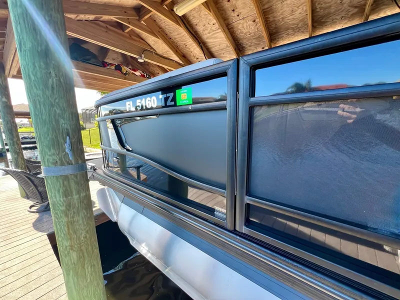 Slide: The Image of Barletta Lusso 23M 2025 - 8313425