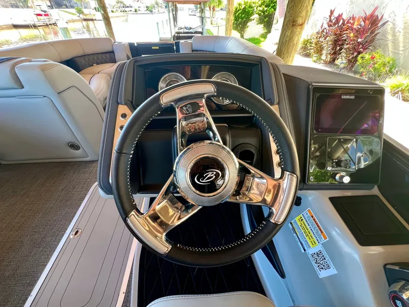 Slide: The Image of Barletta Lusso 23M 2025 - 8313441