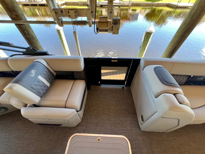 Slide: The Image of Barletta Lusso 23M 2025 - 8313434