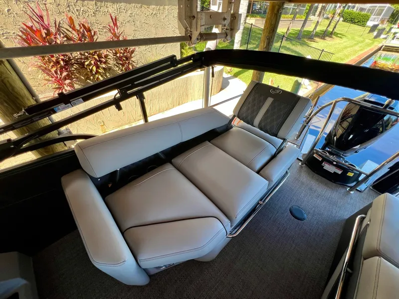 Slide: The Image of Barletta Lusso 23M 2025 - 8313443