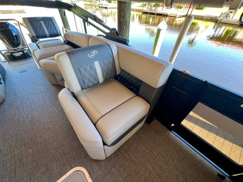 Slide: The Image of Barletta Lusso 23M 2025 - 8313436