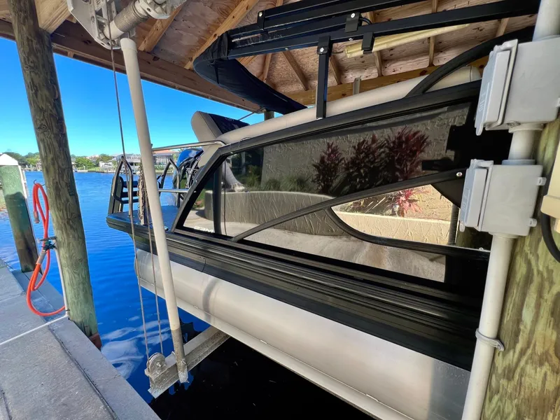 Slide: The Image of Barletta Lusso 23M 2025 - 8313418