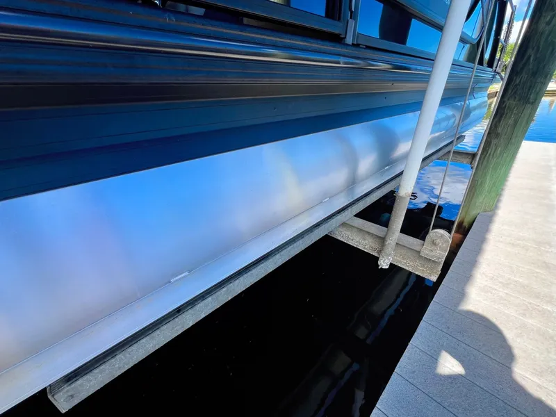 Slide: The Image of Barletta Lusso 23M 2025 - 8313474