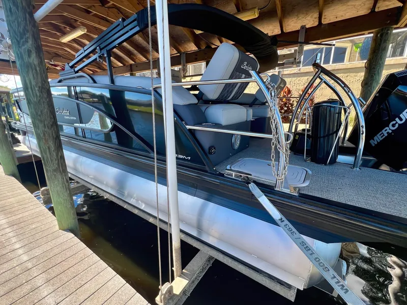 Slide: The Image of Barletta Lusso 23M 2025 - 8313412