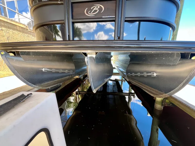 Slide: The Image of Barletta Lusso 23M 2025 - 8313466