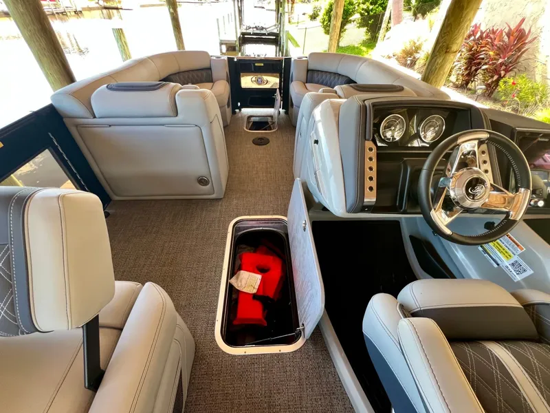 Slide: The Image of Barletta Lusso 23M 2025 - 8313457