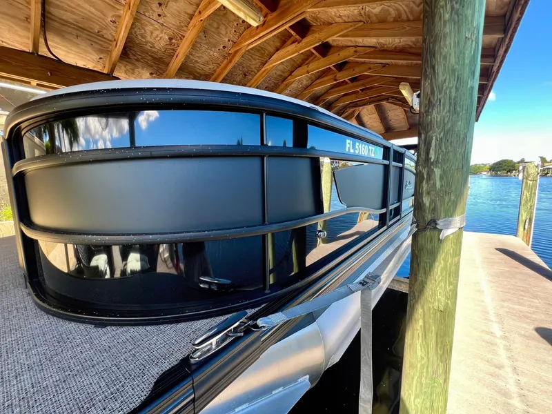 Slide: The Image of Barletta Lusso 23M 2025 - 8313422