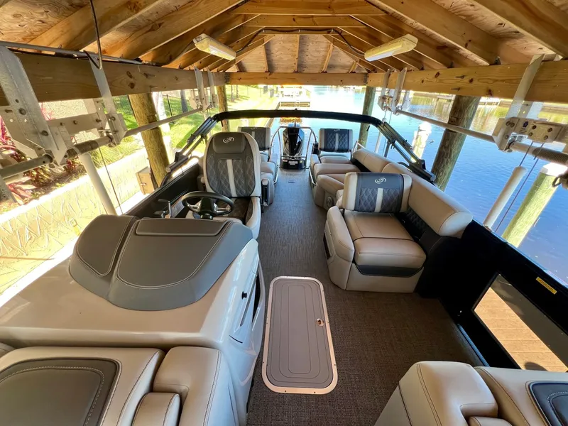 Slide: The Image of Barletta Lusso 23M 2025 - 8313433