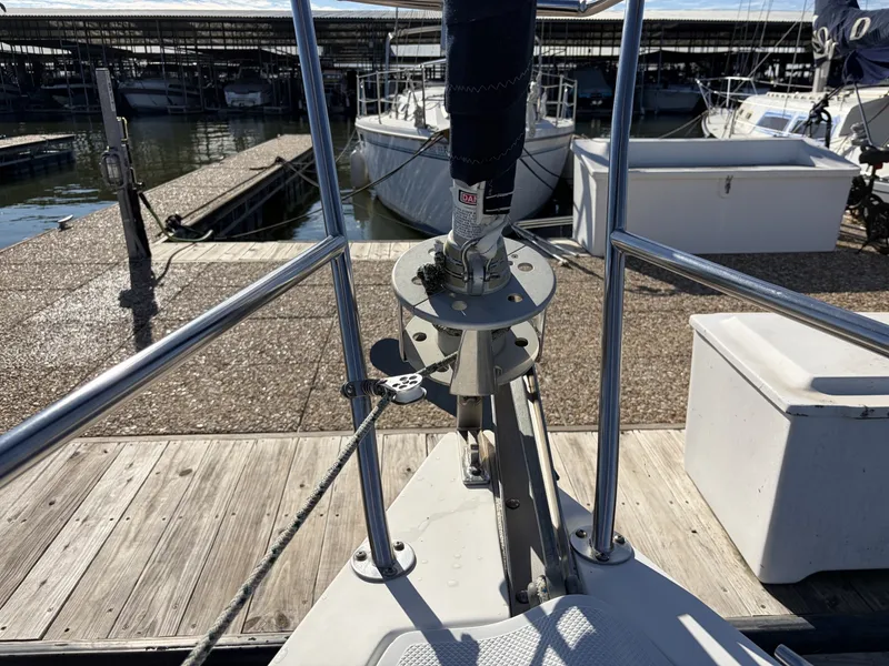Slide: The Image of Catalina36 12 Exterior Foredeck - 8313783