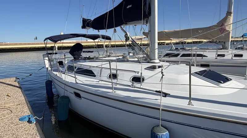 Slide: The Image of Catalina36 05 Exterior Starboard Profile - 8313790