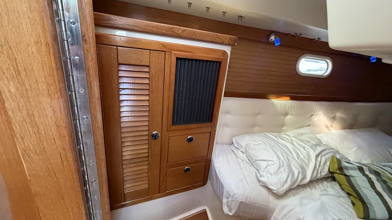 Slide: The Image of Catalina36 77 Aft Cabin - 8313670