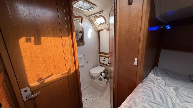 Slide: The Image of Catalina36 54 Aft Cabin Head - 8313739