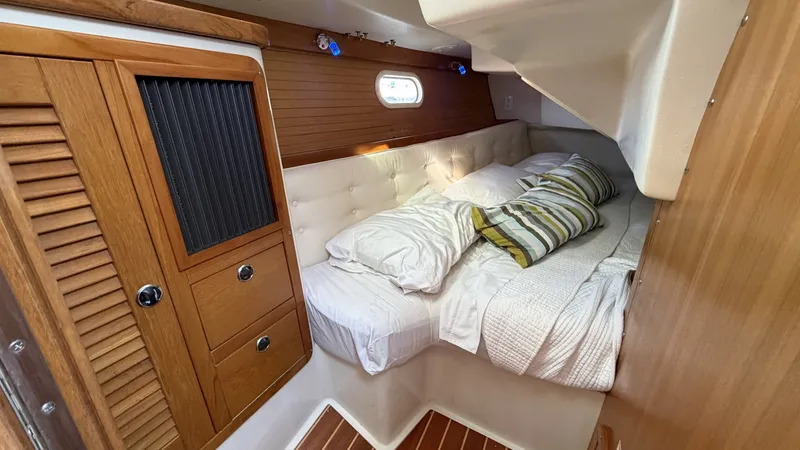 Slide: The Image of Catalina36 79 Aft Cabin - 8313668