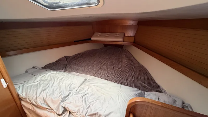 Slide: The Image of Catalina36 51 Forward Cabin - 8313742