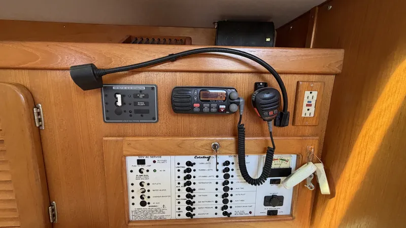 Slide: The Image of Catalina36 65 Nav Station Vhf - 8313711