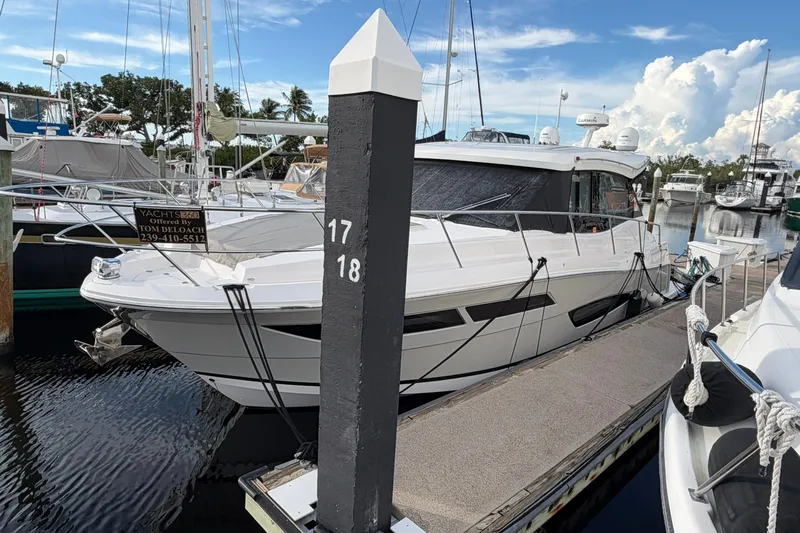 Slide: The Image of Regal 38 XO 2022 - 8316570