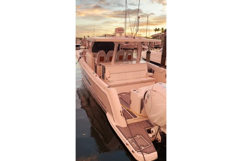 Slide: The Image of Regal 38 SAV 2020 - 8316690