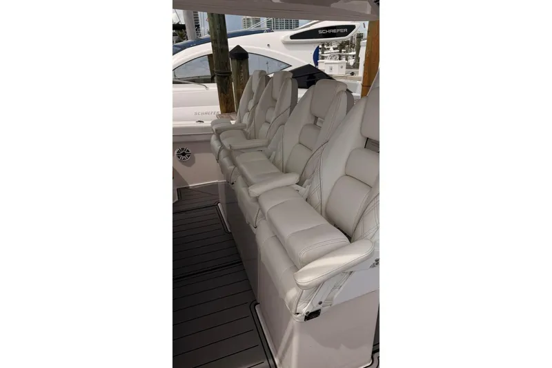 Slide: The Image of Regal 38 SAV 2020 - 8316708