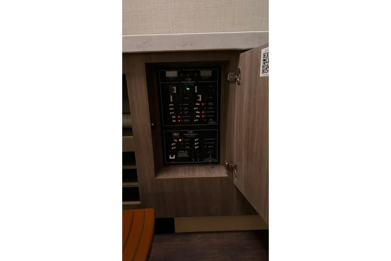 Slide: The Image of Regal 38 SAV 2020 - 8316736