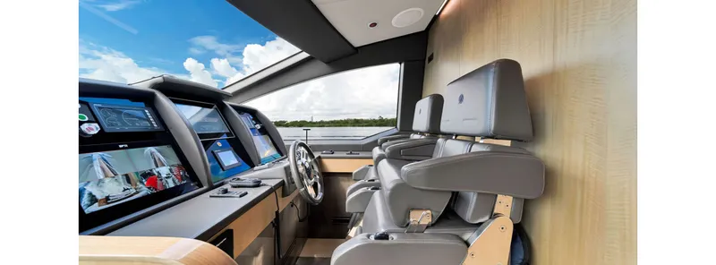Slide: The Image of Azimut 84 2017 - 1