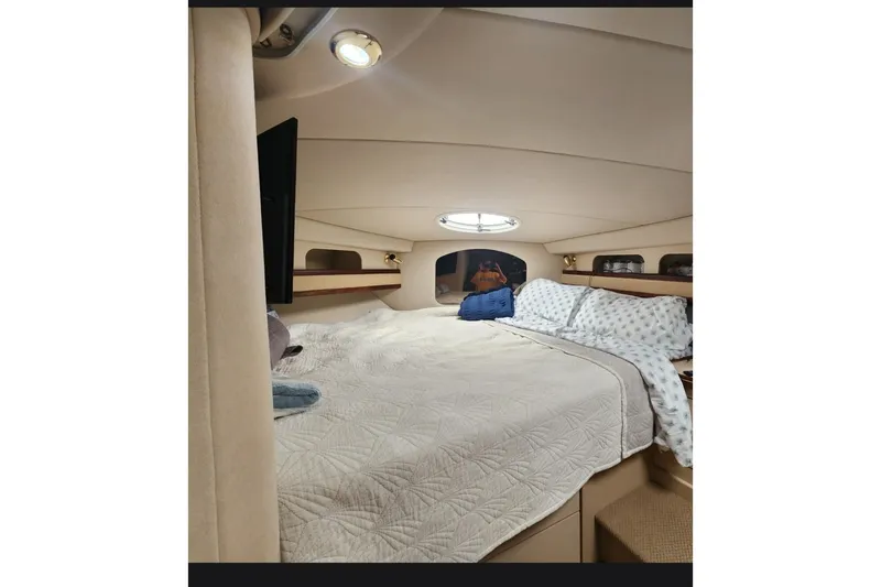Slide: The Image of Cruisers 3575 Express 2000 - 8317020
