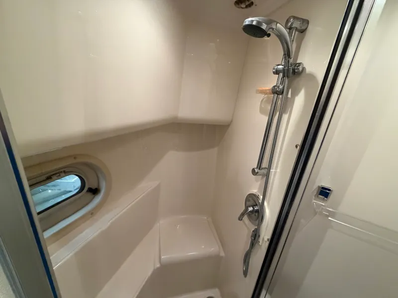 Slide: The Image of 2000 Bayliner 5288 Pilothouse Motoryacht - 8325148