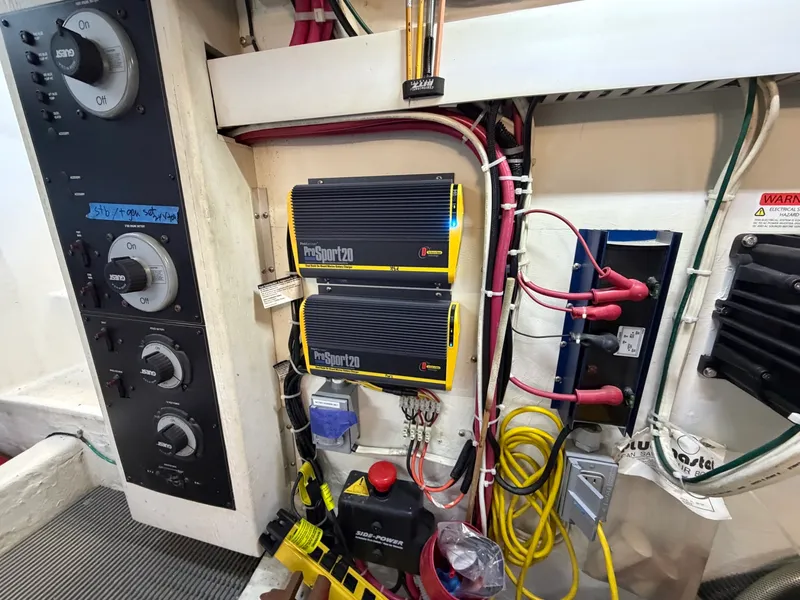 Slide: The Image of 2000 Bayliner 5288 Pilothouse Motoryacht - 8325163