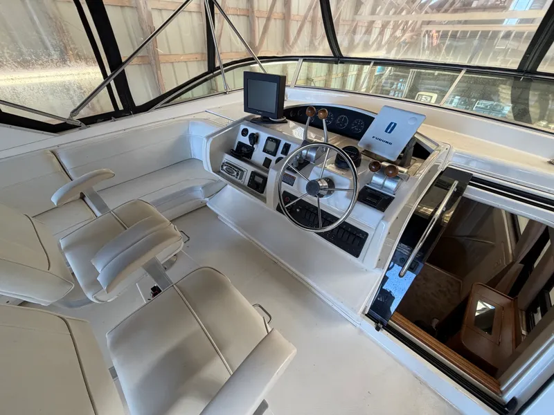 Slide: The Image of 2000 Bayliner 5288 Pilothouse Motoryacht - 8325149
