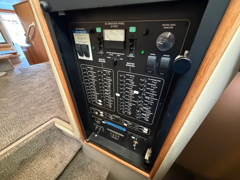 Slide: The Image of 2000 Bayliner 5288 Pilothouse Motoryacht - 8325139