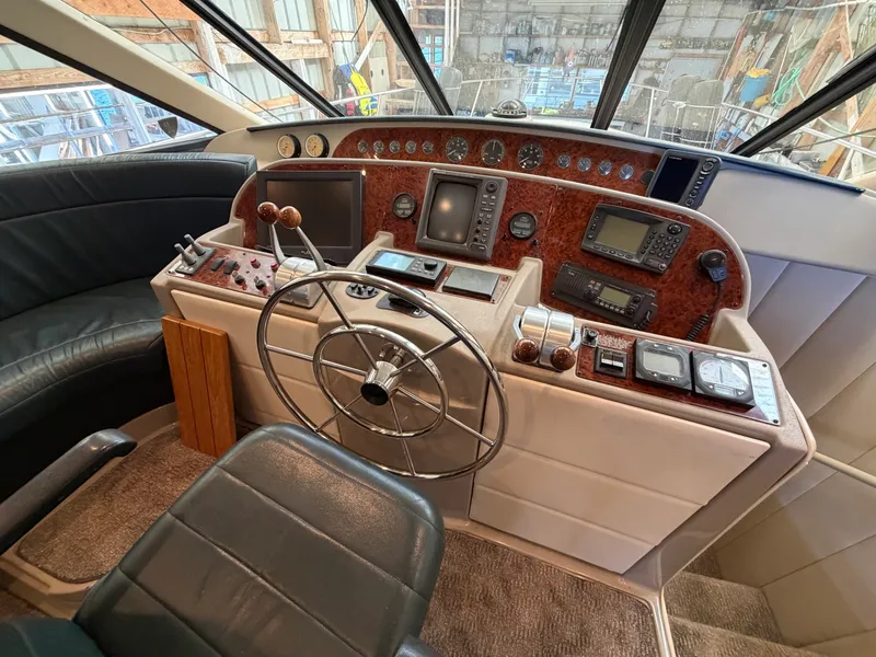 Slide: The Image of 2000 Bayliner 5288 Pilothouse Motoryacht - 8325136