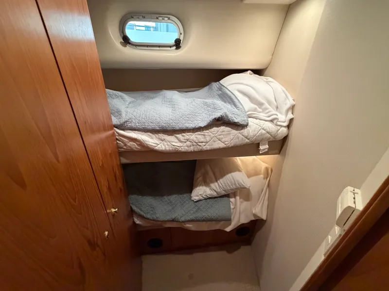 Slide: The Image of 2000 Bayliner 5288 Pilothouse Motoryacht - 8325145